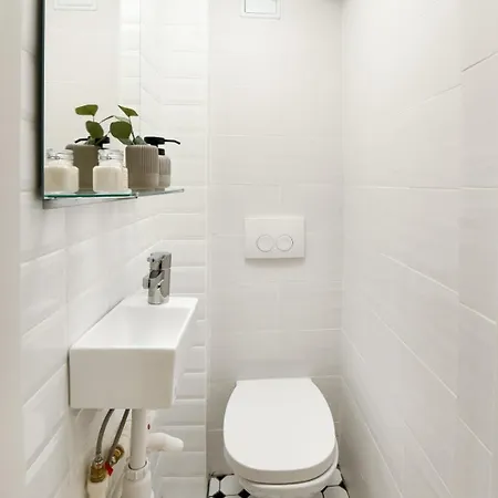 Explore And Relax: Your Ideal 2br On Calea Victoriei Apartment Bukarest
