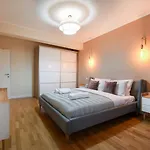 Explore And Relax: Your Ideal 2br On Calea Victoriei Apartamento Bucareste