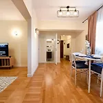 Explore And Relax: Your Ideal 2br On Calea Victoriei Apartamento Bucareste