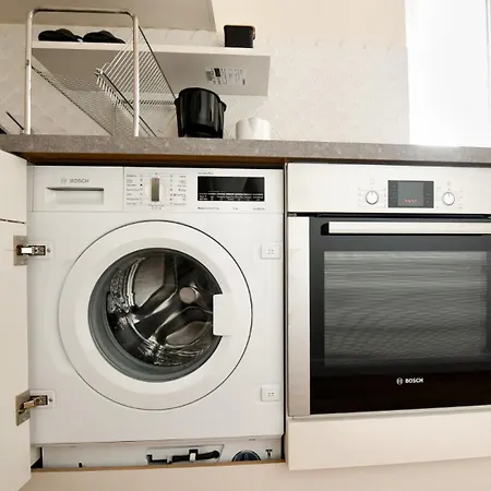 Lägenhet Explore And Relax: Your Ideal 2br On Calea Victoriei Bukarest