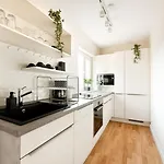 Explore And Relax: Your Ideal 2br On Calea Victoriei Apartman *