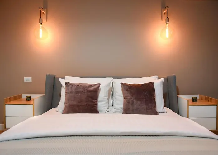 Explore And Relax: Your Ideal 2br On Calea Victoriei דירה *