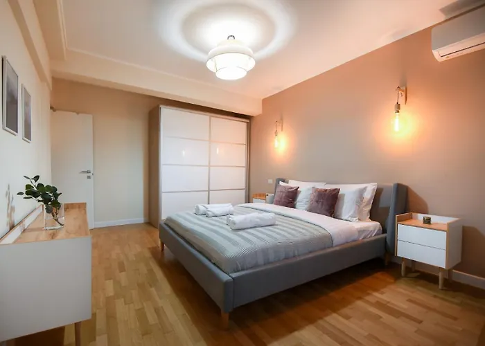 Explore And Relax: Your Ideal 2br On Calea Victoriei דירה בוקרשט